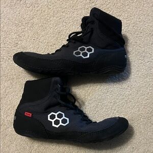 Stylish Black Athletic Shoes for Men